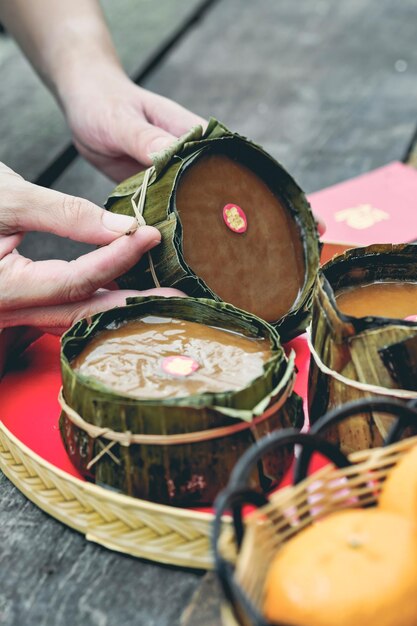 Foto nian gao en la mesa de madera