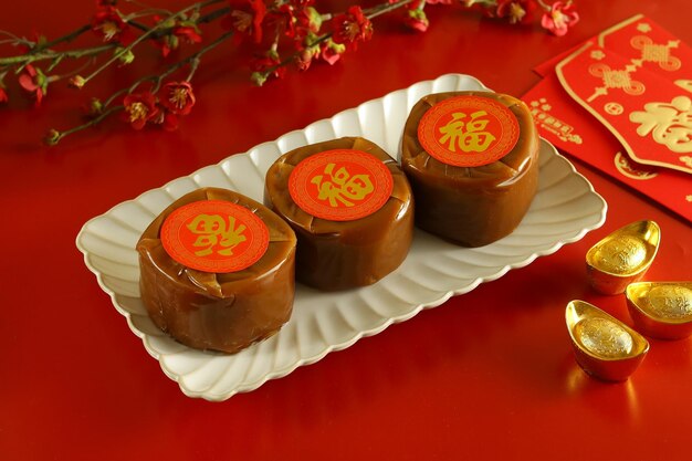 Nian gao ou kue keranjang, Bolo de Ano Novo Chinês (com o caractere chinês "Fu" significa Fortuna).