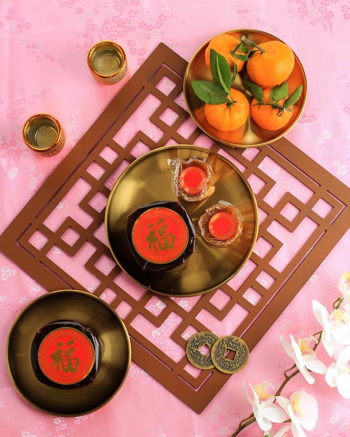 Nian Gao también Niangao un pastel de arroz dulce, un postre popular que se come durante el año nuevo chino. Originalmente se usaba como ofrenda en ceremonias rituales. Carácter chino significa fortuna