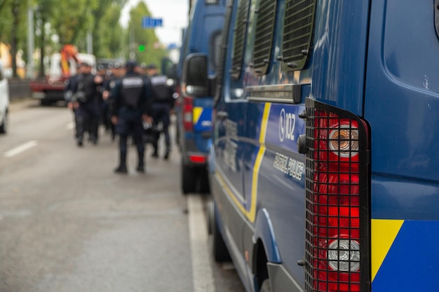 Ônibus especial da polícia para unidades de transporte. Kiev, Ucrânia.