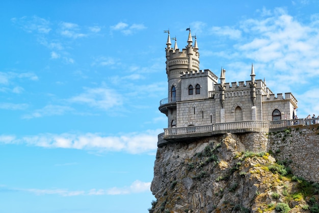 Nido de golondrina del castillo en la roca Crimea