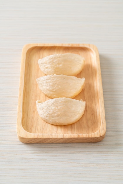 Nido de pájaro comestible fresco o nido de golondrina materia prima cocina comida cara para la salud