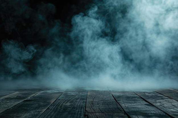 Niebla en la oscuridad Humo y niebla sobre mesa de madera Fondo de Halloween abstracto y desenfocado