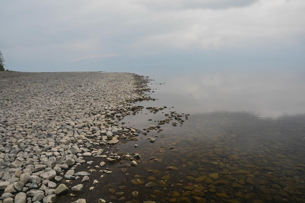 Niebla sobre el lago