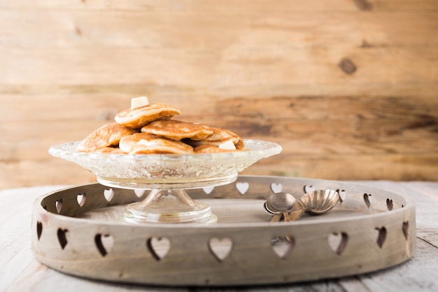 Niederländische Minipfannkuchen genannt Poffertjes