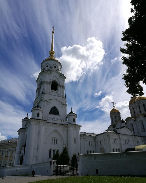 Foto niedriger blickwinkel der kathedrale gegen den himmel