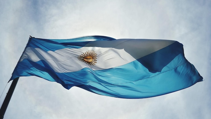 Foto niedrigwinkelansicht der argentinischen flagge