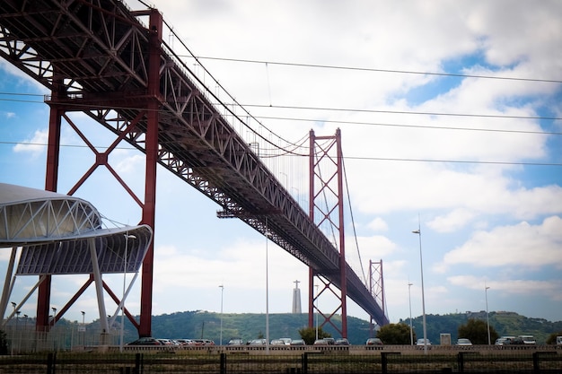 Niedrigwinkelansicht der Brücke gegen den Himmel