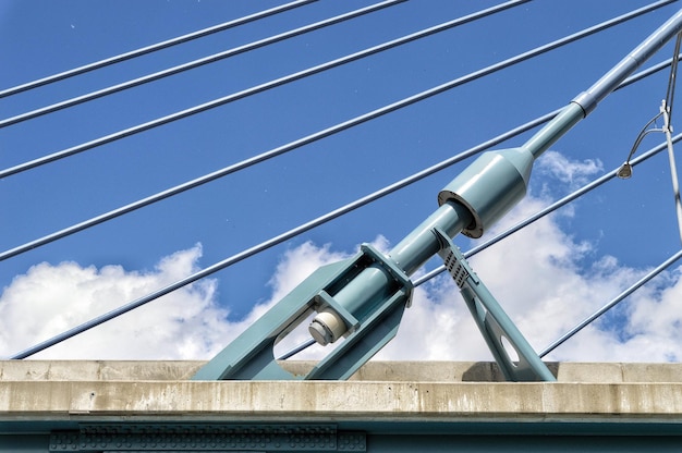 Foto niedrigwinkelansicht der brücke gegen den himmel