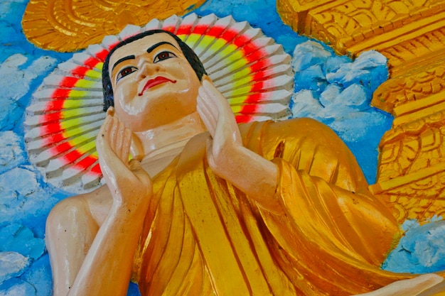 Niedrigwinkelansicht der Buddha-Statue
