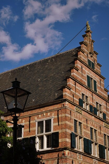 Foto niedrigwinkelansicht der gebauten struktur gegen den himmel