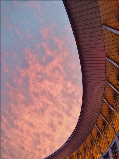 Foto niedrigwinkelansicht der gebauten struktur gegen den himmel