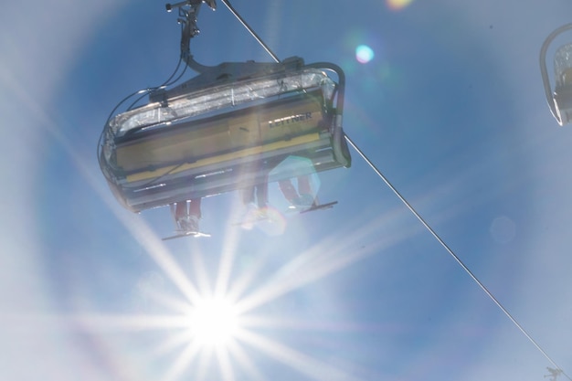 Foto niedrigwinkelansicht der gondel gegen den himmel