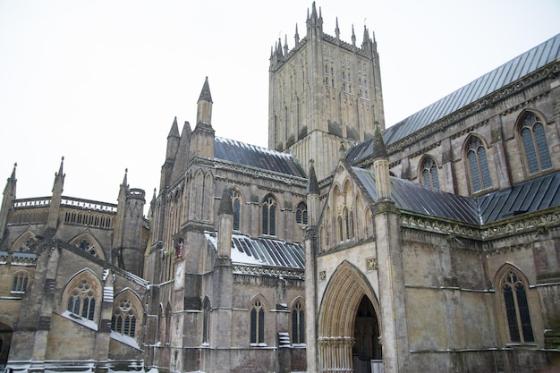 Foto niedrigwinkelansicht der kathedrale vor klarem himmel im winter in der stadt