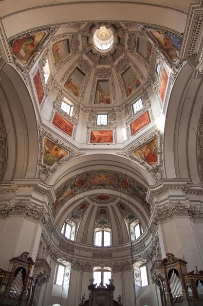 Foto niedrigwinkelansicht der kathedrale