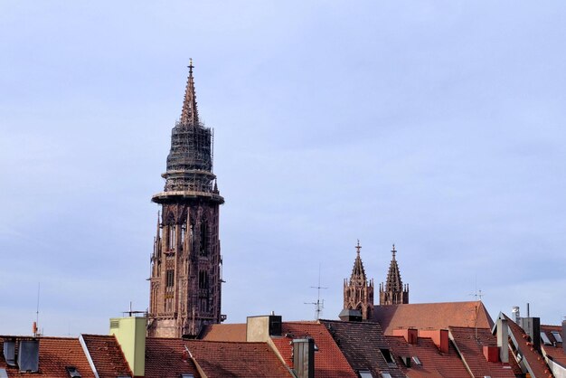 Foto niedrigwinkelansicht der kirche gegen den himmel
