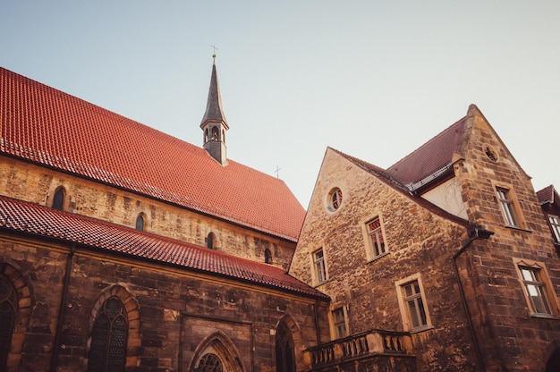 Foto niedrigwinkelansicht der kirche gegen den himmel