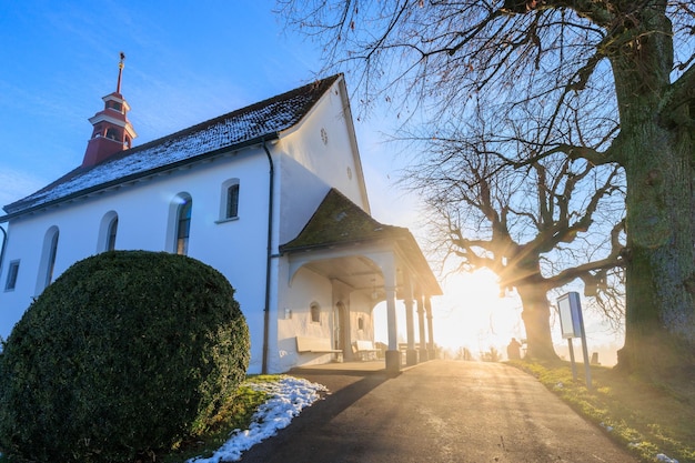 Niedrigwinkelansicht der Kirche