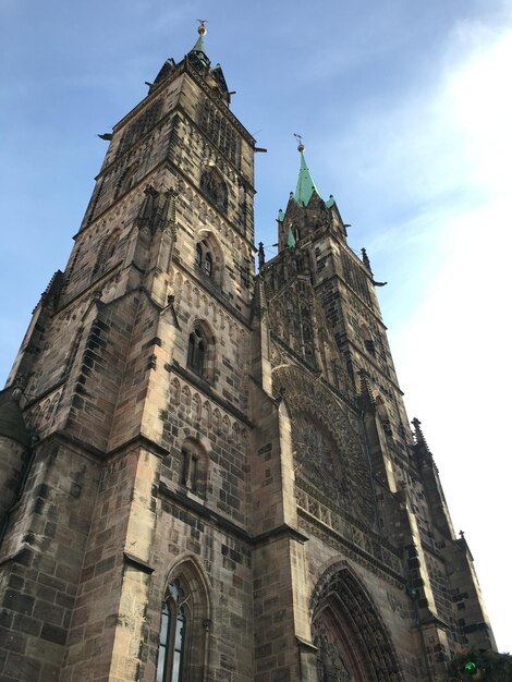 Niedrigwinkelansicht der Kirche