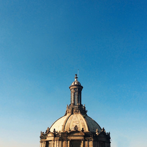 Foto niedrigwinkelansicht der kuppel vor klarem blauen himmel