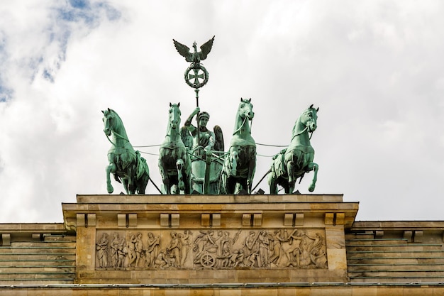 Foto niedrigwinkelansicht der quadriga am brandenburger tor