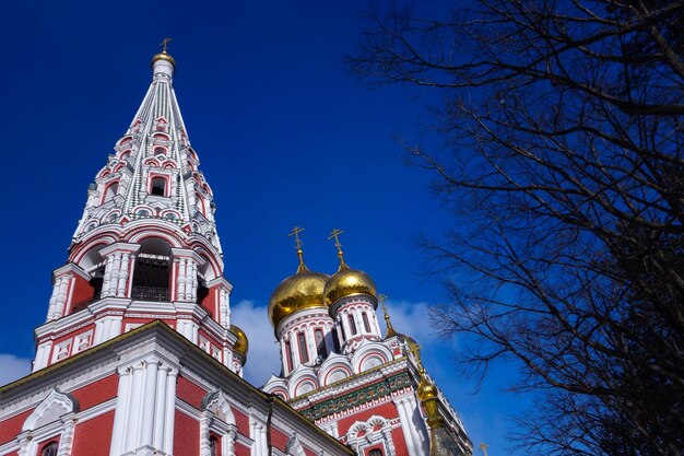 Foto niedrigwinkelansicht der shipka-gedenkkirche gegen den himmel