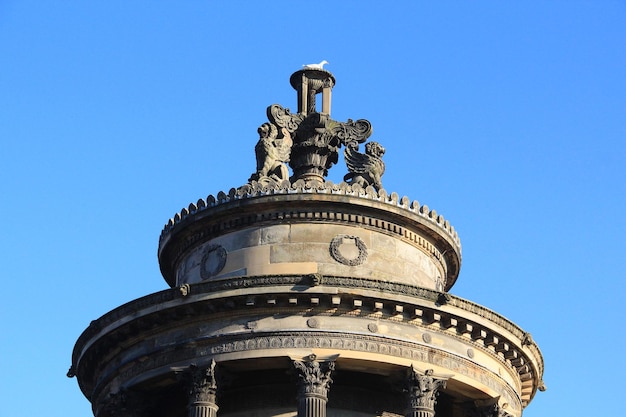 Foto niedrigwinkelansicht der statue gegen den blauen himmel