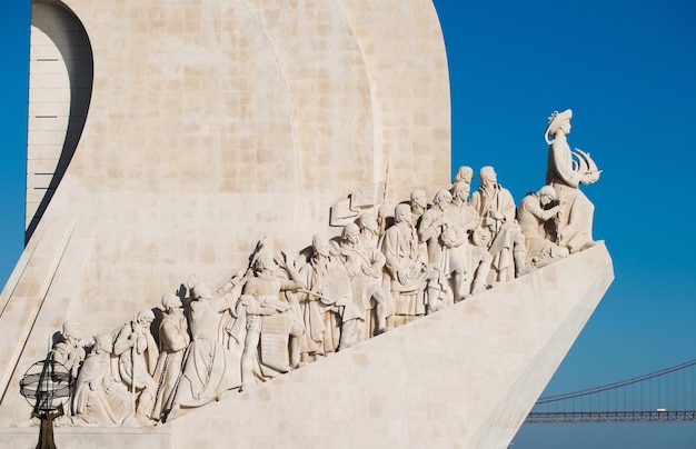 Niedrigwinkelansicht der Statue gegen den Himmel