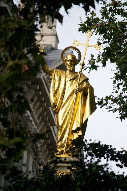 Foto niedrigwinkelansicht der statue