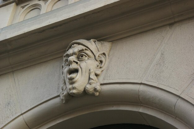 Foto niedrigwinkelansicht der statue