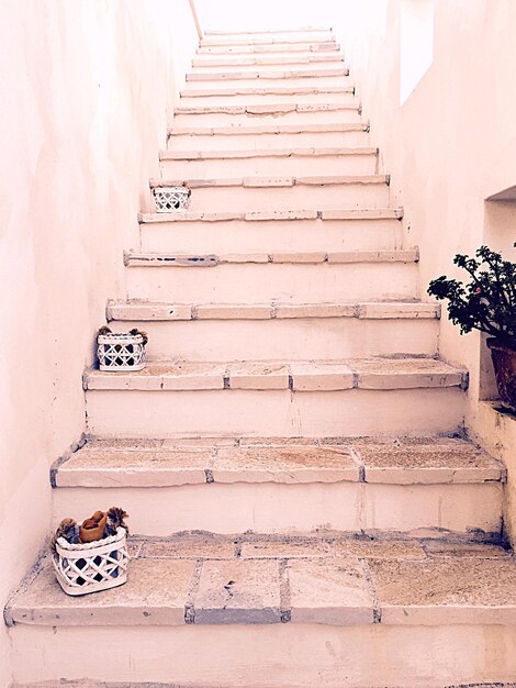 Foto niedrigwinkelansicht der treppe