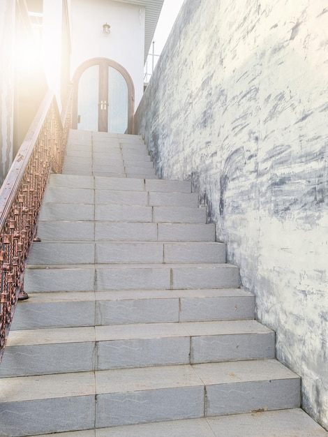 Foto niedrigwinkelansicht der treppe