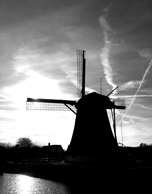 Foto niedrigwinkelansicht der windmühle gegen den himmel