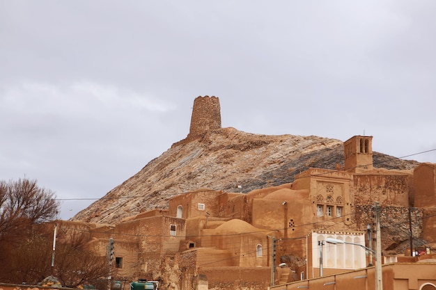 Foto niedrigwinkelansicht des alten gebäudes gegen den himmel anarak geschichte iran