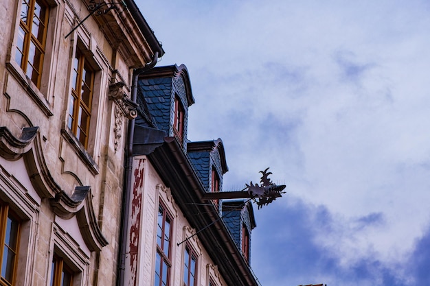 Foto niedrigwinkelansicht des alten gebäudes gegen den himmel