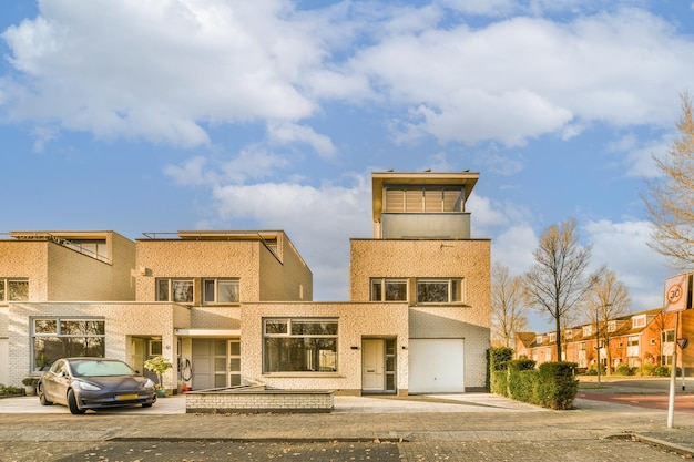 Niedrigwinkelansicht des alten Gebäudes gegen den Himmel