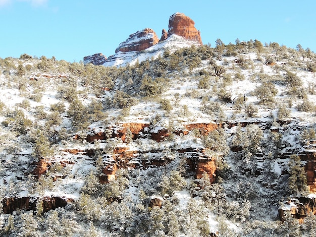 Foto niedrigwinkelansicht des berges im winter