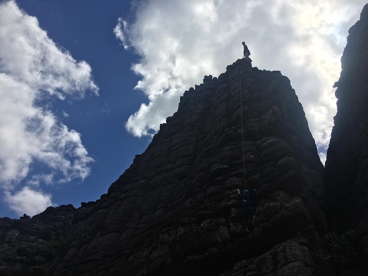 Foto niedrigwinkelansicht des bewölkten himmels