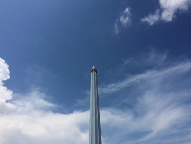Niedrigwinkelansicht des blauen Himmels