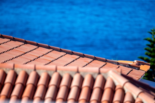 Foto niedrigwinkelansicht des daches gegen den blauen himmel