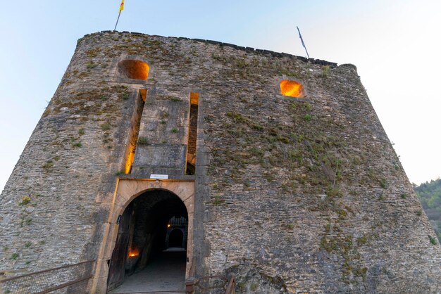 Foto niedrigwinkelansicht des forts gegen den himmel