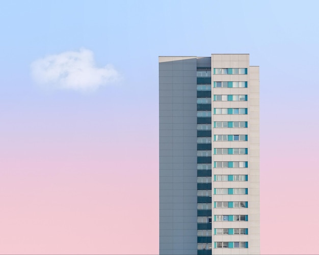 Niedrigwinkelansicht des Gebäudes gegen den Himmel