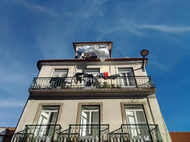 Foto niedrigwinkelansicht des gebäudes gegen den himmel