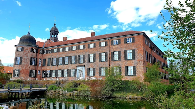 Foto niedrigwinkelansicht des gebäudes gegen den himmel