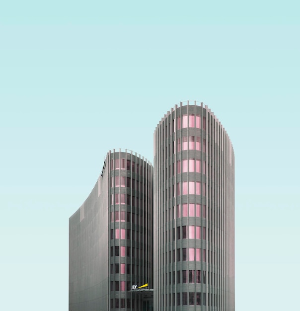 Niedrigwinkelansicht des Gebäudes gegen den Himmel
