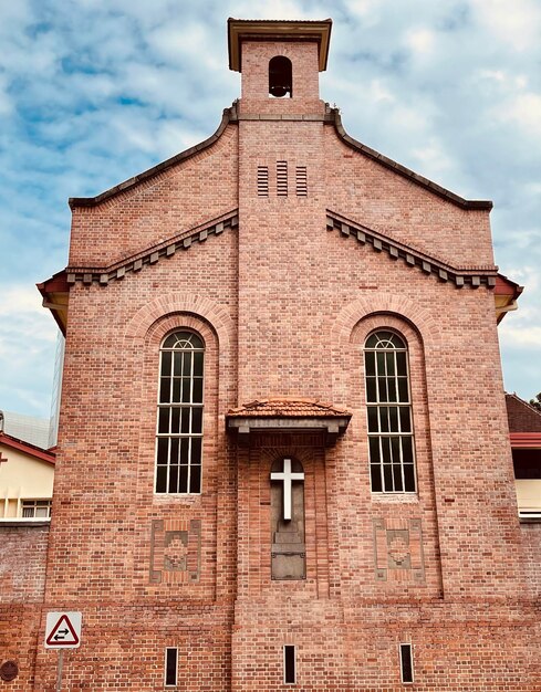 Niedrigwinkelansicht des Gebäudes gegen den Himmel