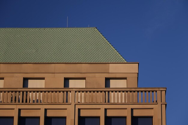 Foto niedrigwinkelansicht des gebäudes vor klarem blauen himmel