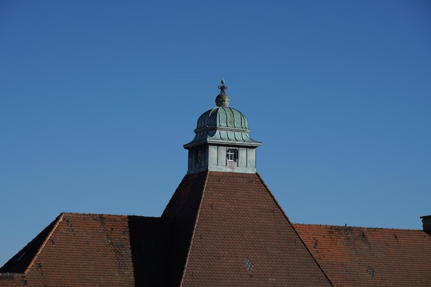 Foto niedrigwinkelansicht des gebäudes vor klarem blauen himmel