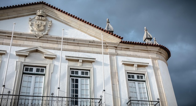 Niedrigwinkelansicht des historischen Gebäudes gegen den Himmel