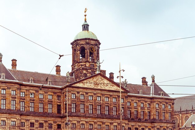 Foto niedrigwinkelansicht des historischen gebäudes gegen den himmel